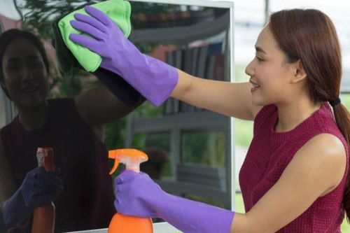 Vệ sinh màn hình ti vi đúng cách để tránh hư hỏng