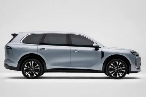SUV 6 chỗ công suất 517 mã lực, giá gần 630 triệu đồng