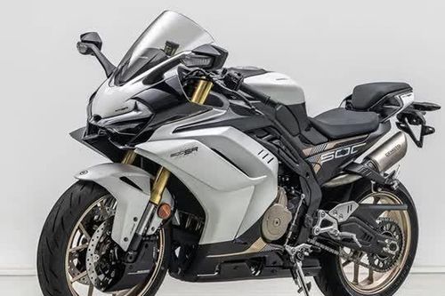 Môtô 4 xi lanh dung tích 500cc, trang bị tiên tiến, giá hơn 120 triệu đồng