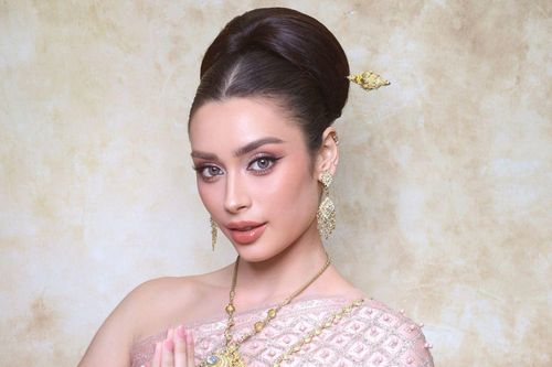 Emoura Phạm diện đồ Thái Lan trước thềm Miss Grand, nhận phản ứng bất ngờ