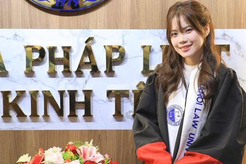 Nữ thủ khoa Đại học Luật Hà Nội và hành trình bước ra khỏi vùng an toàn