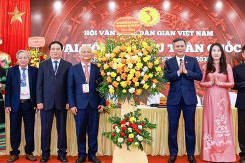 Phó Chủ tịch Trần Thắng dự Đại hội đại biểu toàn quốc Hội Văn nghệ dân gian Việt Nam lần thứ IX