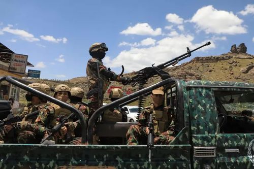Houthi tuyên bố tập kích căn cứ quân sự Saudi Arabia bằng tên lửa và máy bay không người lái