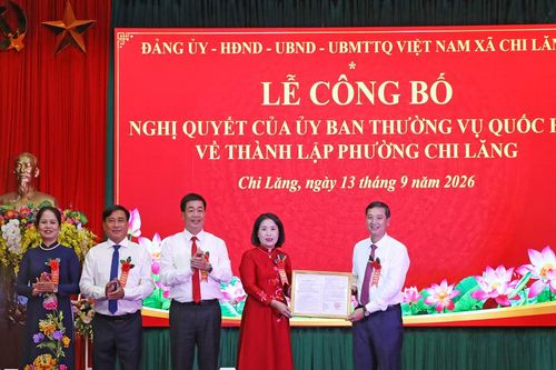 Phó Bí thư Tỉnh ủy, Chủ tịch HĐND tỉnh Nguyễn Việt Oanh dự Lễ công bố thành lập phường Chi Lăng