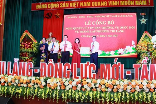 Phó Bí thư Tỉnh ủy, Chủ tịch HĐND tỉnh Nguyễn Việt Oanh dự Lễ công bố thành lập phường Chi Lăng