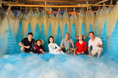 Người kể chuyện bằng ánh sáng, màu sắc và cảm xúc