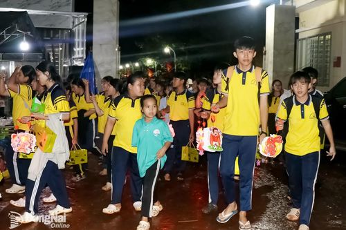 Trung thu cho em - thắp sáng ước mơ