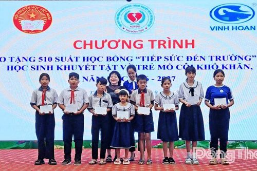 Đồng Tháp: Trao 510 suất học bổng 'tiếp sức đến trường' cho học sinh khó khăn