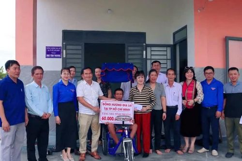 Trao kinh phí xây dựng nhà cho các hộ dân có hoàn cảnh khó khăn