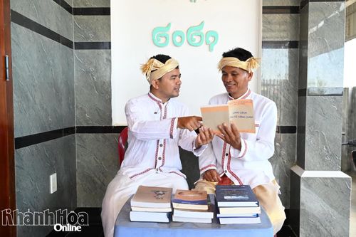 Giữ gìn tiếng nói, chữ viết đồng bào - Kỳ 1: Thấm ý Đảng bằng tiếng đồng bào