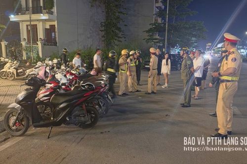 Ra quân chấn chỉnh vi phạm trật tự đô thị
