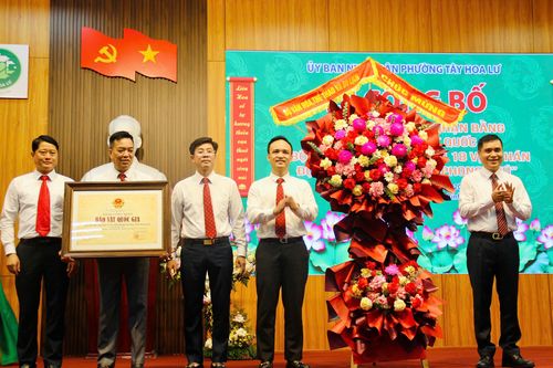Đón Bằng công nhận Bảo vật quốc gia “Bộ tranh khắc ma nhai 18 vị La Hán, Động Liên Hoa, chùa Phong Phú"