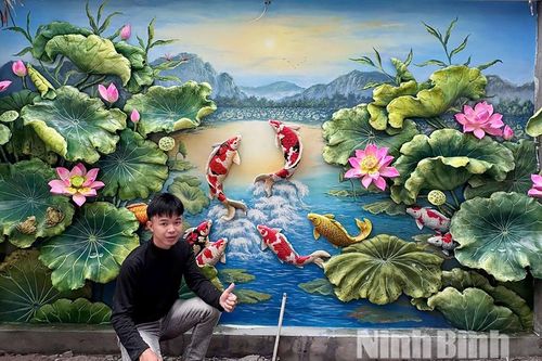 Một người trẻ say mê với nghề vẽ tranh tường