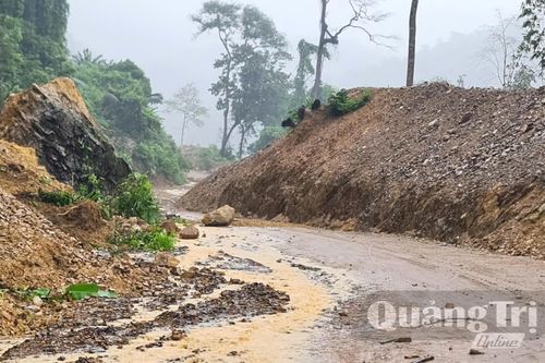 Mưa lớn gây ngập lụt, cô lập nhiều thôn, bản ở xã Trường Sơn