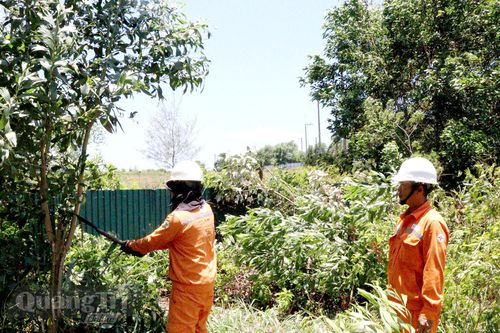 Hơn 8.200 khách hàng bị mất điện do mưa lũ