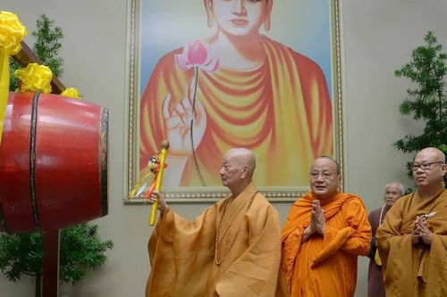 Đức Pháp chủ khai thị trong Lễ tổng khai giảng, khóa tu Ngày an lạc kỳ 4 ở Học viện Phật giáo VN tại TP.HCM