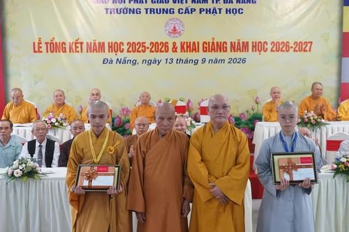Đà Nẵng: Trường Trung cấp Phật học thành phố tổng kết và khai giảng năm học mới