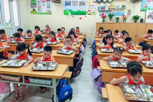 Thủ tướng yêu cầu tăng cường kiểm tra, bảo đảm chất lượng bữa ăn nội trú, bán trú