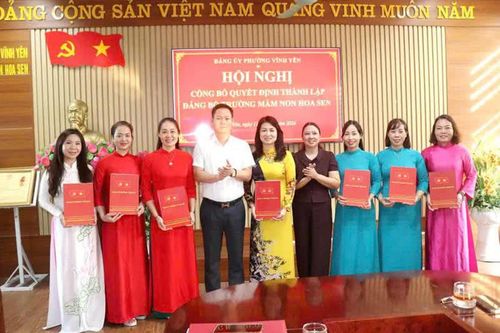 Phú Thọ: Phường Vĩnh Yên công bố, trao quyết định thành lập Đảng bộ các trường học