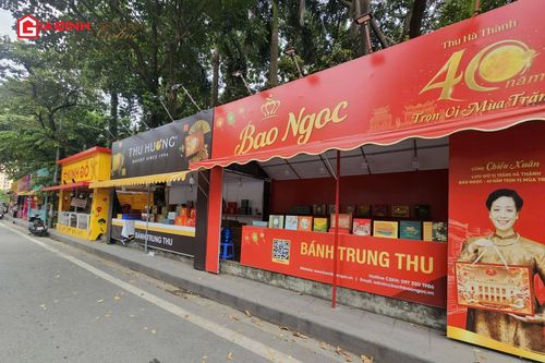 Hà Nội: Quầy hàng bánh trung thu vắng khách, người mua chuyển sang đặt online
