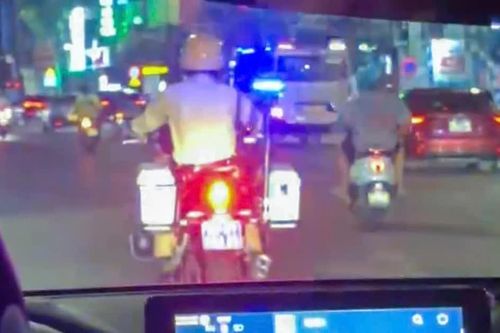 Khẩn cấp mở đường đưa bệnh nhi 11 tháng tuổi đến viện giữa giờ cao điểm