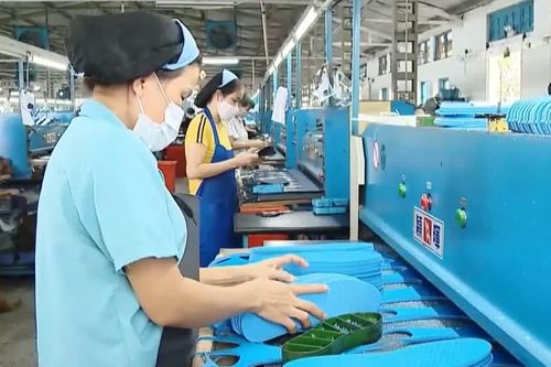 Kiểm soát giá cả, bảo đảm nguồn cung hàng hóa thiết yếu