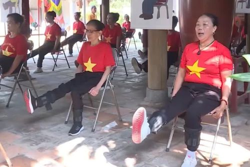 Tập luyện đúng cách, người cao tuổi vững bước tuổi già