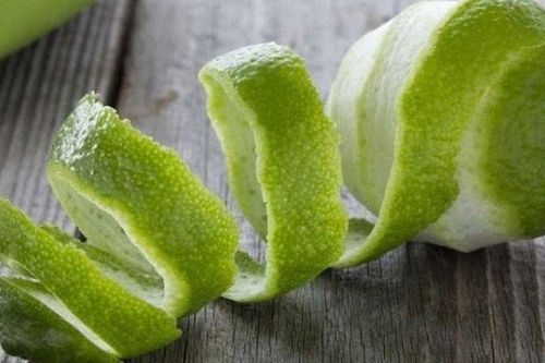 Thói quen vắt chanh bỏ vỏ khiến bạn bỏ lỡ dưỡng chất quý