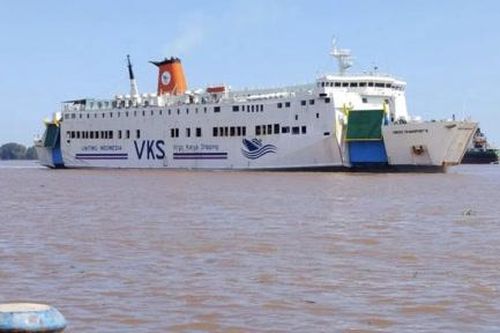 Ráo riết tìm 140 người trên tàu chở khách mất liên lạc của Indonesia
