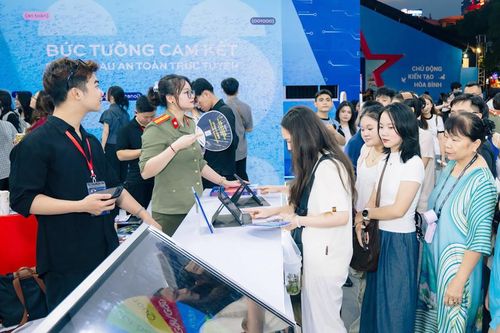Tạo dựng 'thành lũy' an ninh trên không gian số