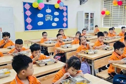 Hà Nội: Trường học sẵn sàng cho tuần mới với những bữa ăn bán trú an toàn