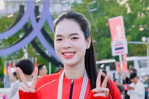 Lê Thanh Thúy, Quang Kiệt vinh dự cầm Quốc kỳ Việt Nam tại Lễ khai mạc ASIAD 20