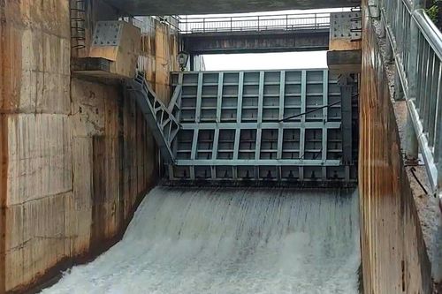Hà Tĩnh vận hành xả tràn nhiều hồ chứa ứng phó mưa lớn