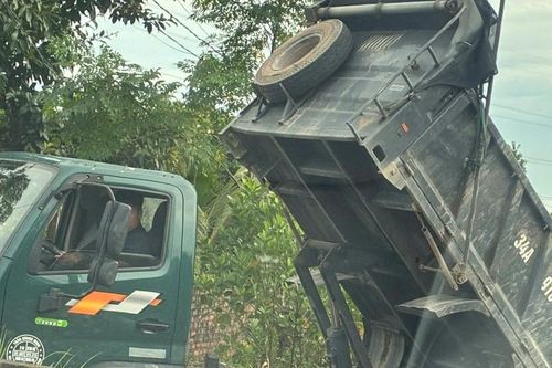 Xử phạt nhiều trường hợp đổ chất thải sinh hoạt không đúng quy định