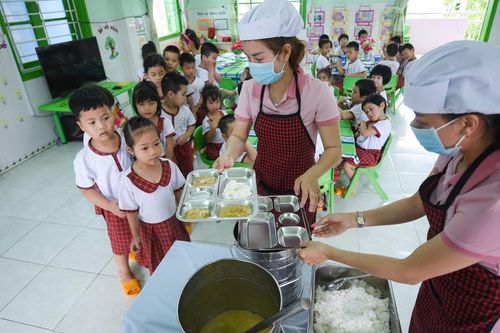 Thủ tướng chỉ đạo siết an toàn bữa ăn nội trú, bán trú trong trường học