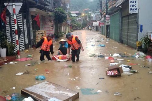 Áp thấp nhiệt đới đi vào đất liền Quảng Trị, thiệt hại do mưa lũ gia tăng