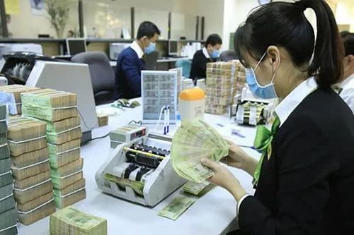 Tiền gửi khách hàng giảm về dưới 60% tổng nguồn vốn, ngân hàng đẩy mạnh phát hành giấy tờ có giá