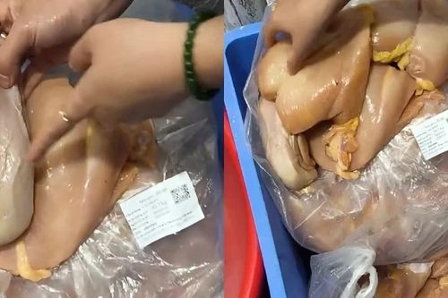 Lại phát hiện thịt gà, tôm không tươi vào bếp ăn trường học