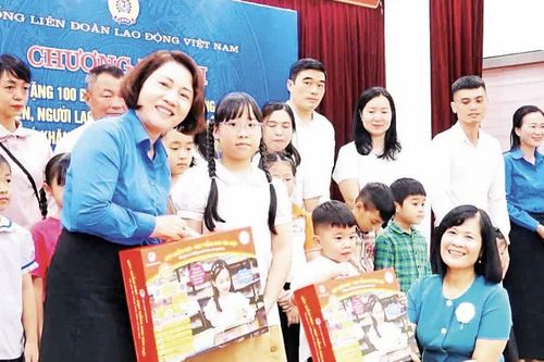 Lấy chất lượng sống của lao động nữ làm thước đo