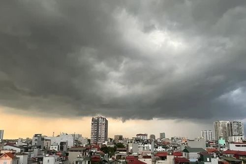 Trong 3 giờ tới, Hà Nội có mưa rào và dông, đề phòng lốc, sét, mưa đá và gió giật mạnh