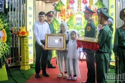 Chủ tịch nước truy tặng Huân chương Dũng cảm cho Trung tá quân đội hy sinh khi cứu người