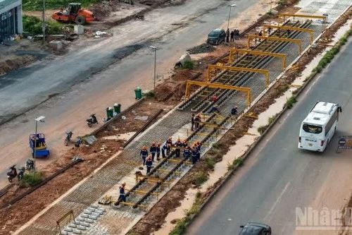 Cấp tập lắp đặt 2.850 thanh ray trên tuyến LRT đầu tiên