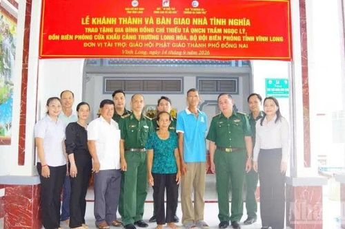 Bàn giao Nhà Tình nghĩa cho quân nhân có hoàn cảnh khó khăn tại Vĩnh Long
