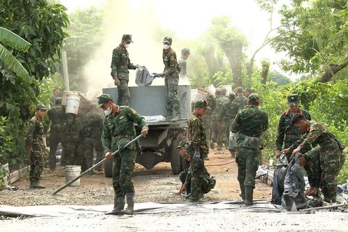 Bộ đội Quân khu 9 làm việc nghĩa tình