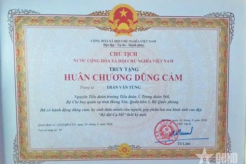 Chủ tịch nước truy tặng Huân chương Dũng cảm đối với Trung tá Trần Văn Tùng