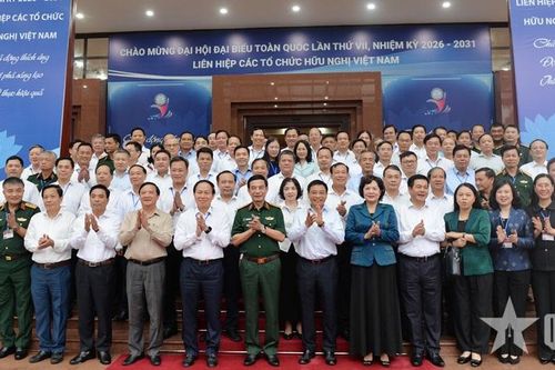 Các đồng chí Ủy viên Trung ương Đảng nghiên cứu thực tế, cập nhật kiến thức tại Bộ Quốc phòng