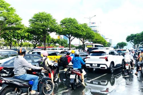 Đẩy mạnh đầu tư hạ tầng để giảm ùn tắc giao thông ở nội đô