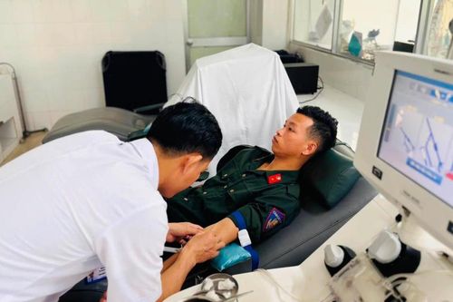 Chiến sỹ Công an hiến máu cứu người