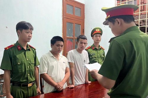 Khởi tố 2 'con nghiện'