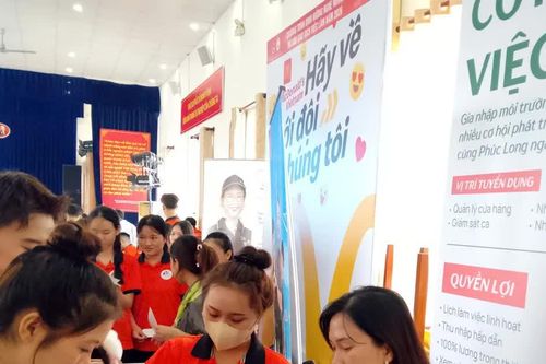 Định hướng nghề nghiệp, kết nối việc làm cho sinh viên năm nhất